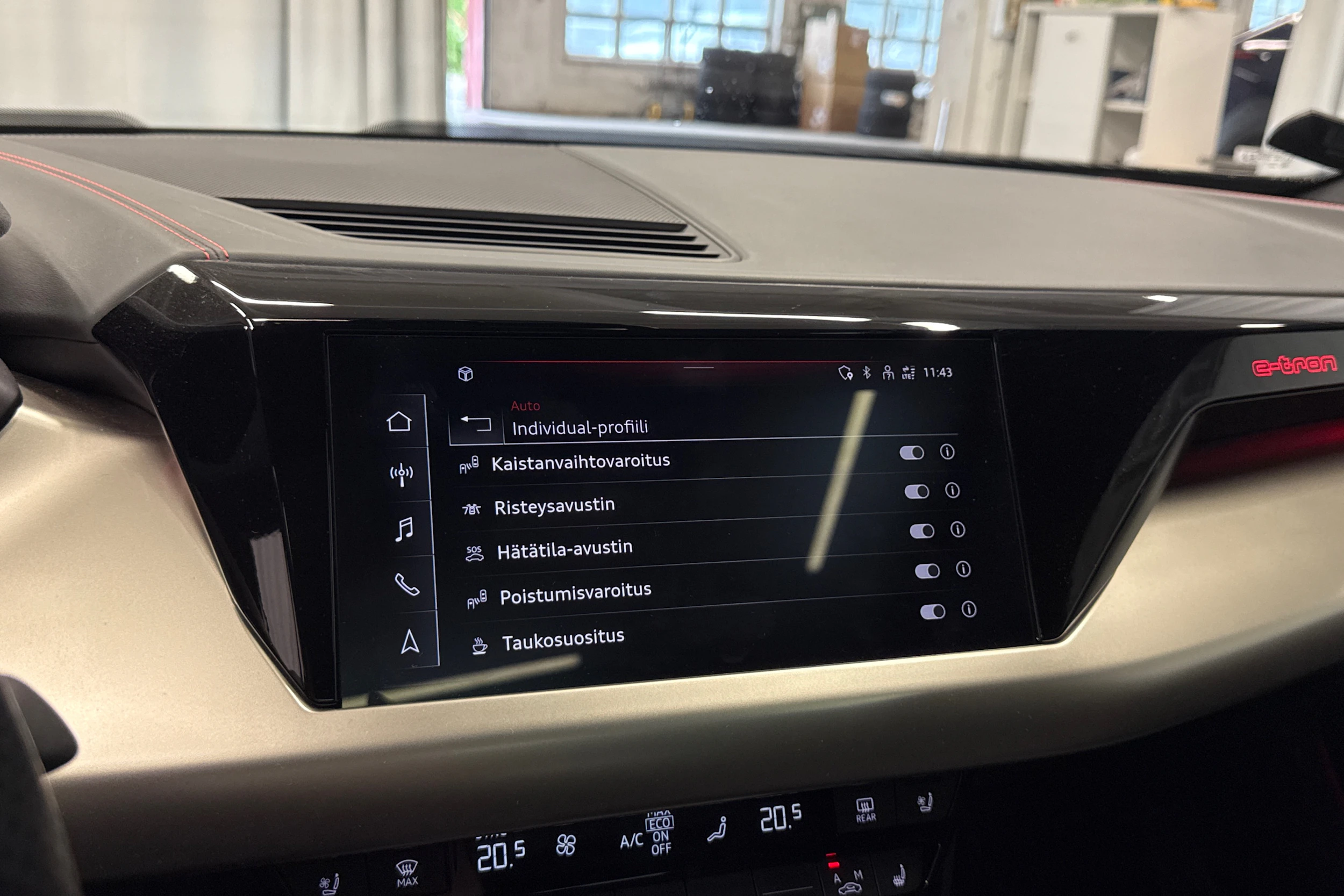 musta Audi RS e-tron 2022 kuva 26.