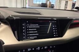 musta Audi RS e-tron 2022 kuva 26.