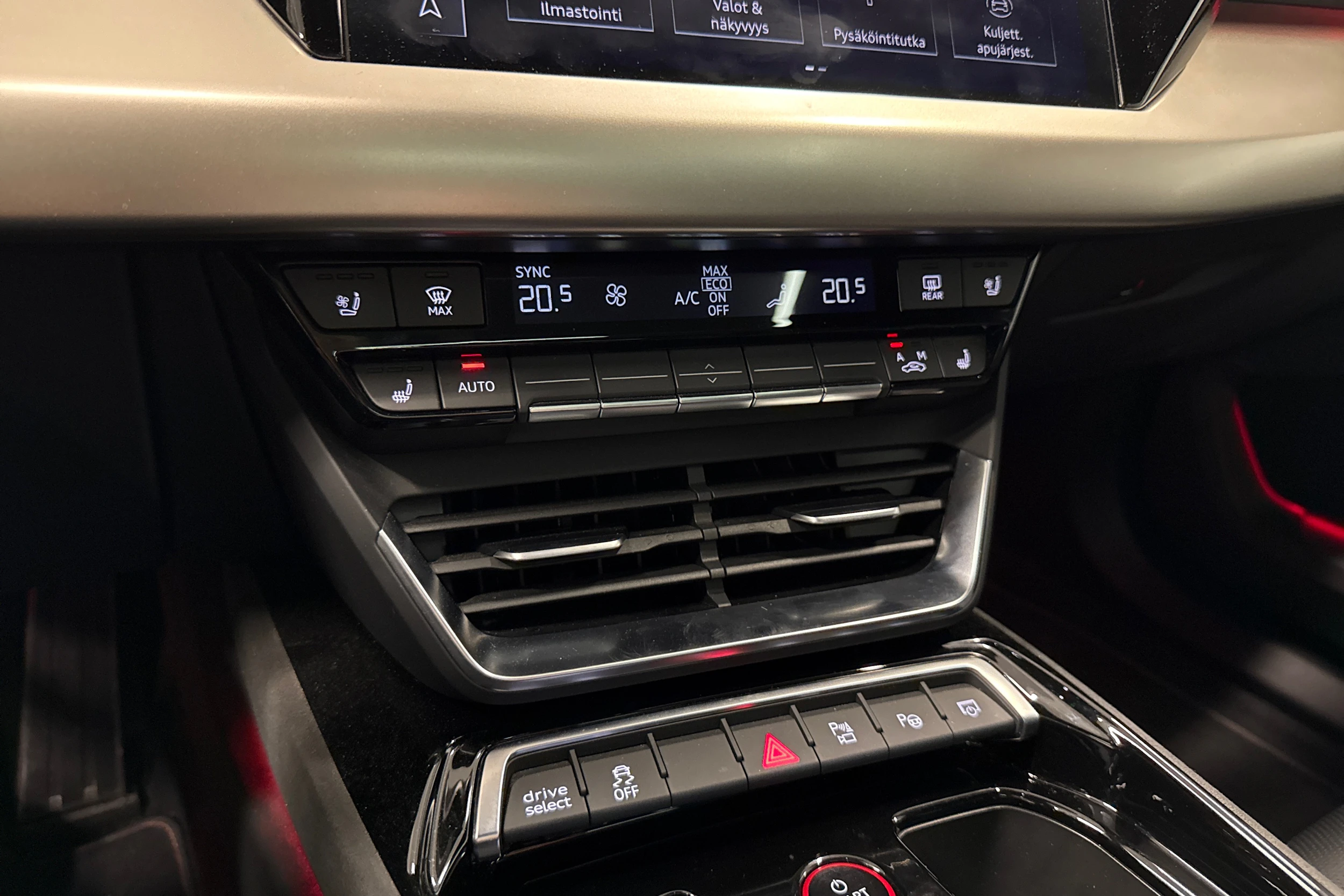 musta Audi RS e-tron 2022 kuva 31.