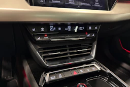 musta Audi RS e-tron 2022 kuva 31.