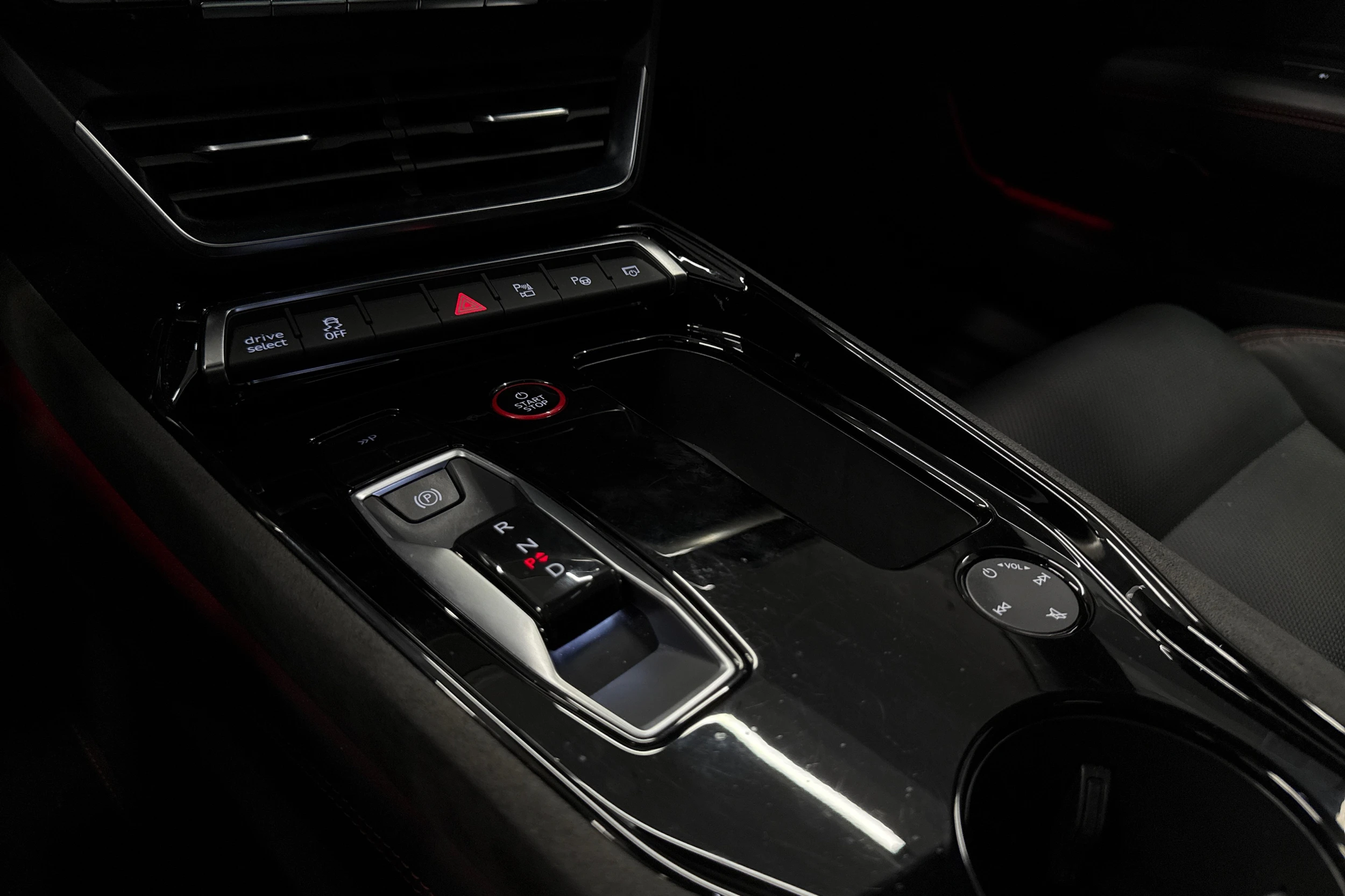 musta Audi RS e-tron 2022 kuva 32.