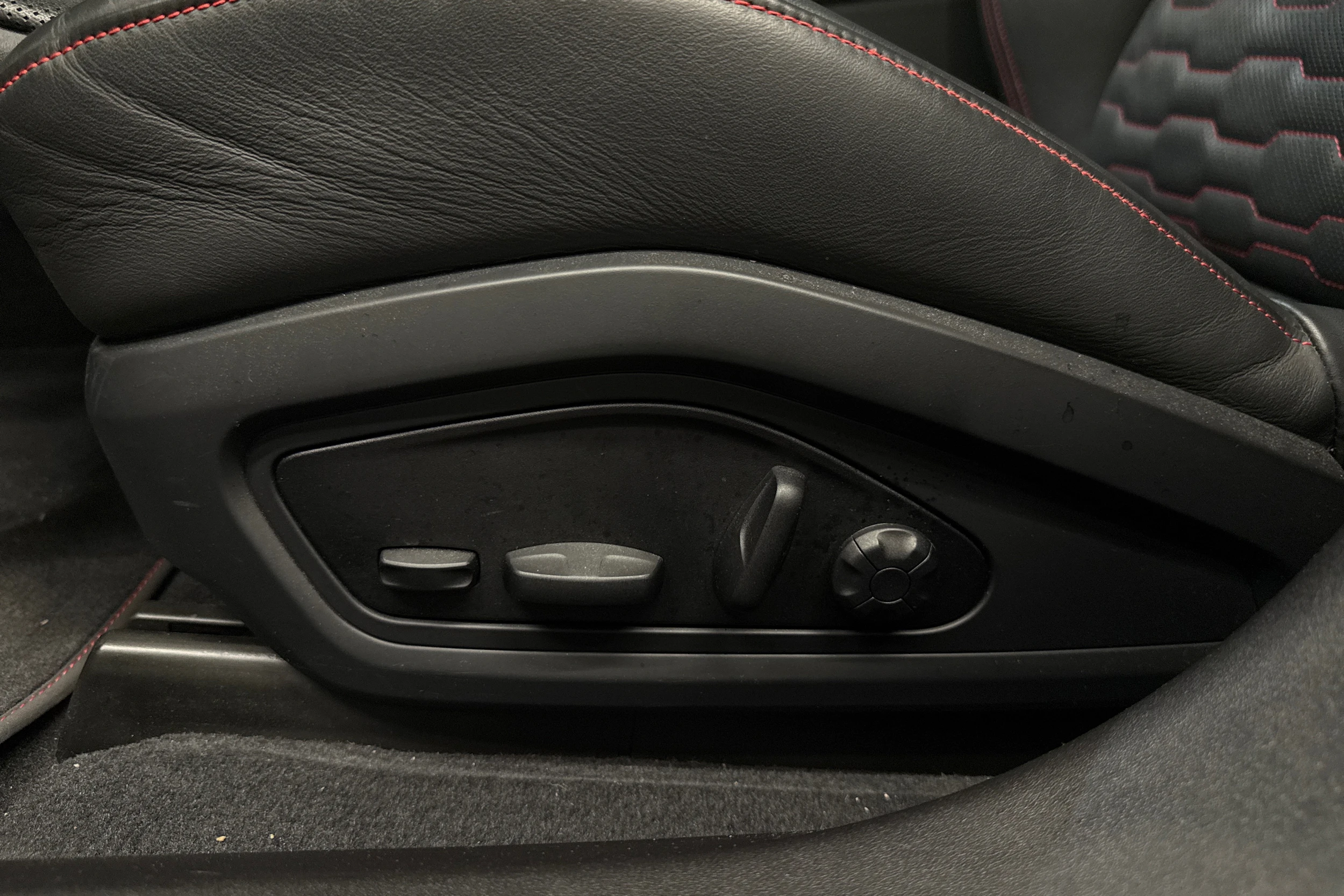 musta Audi RS e-tron 2022 kuva 34.