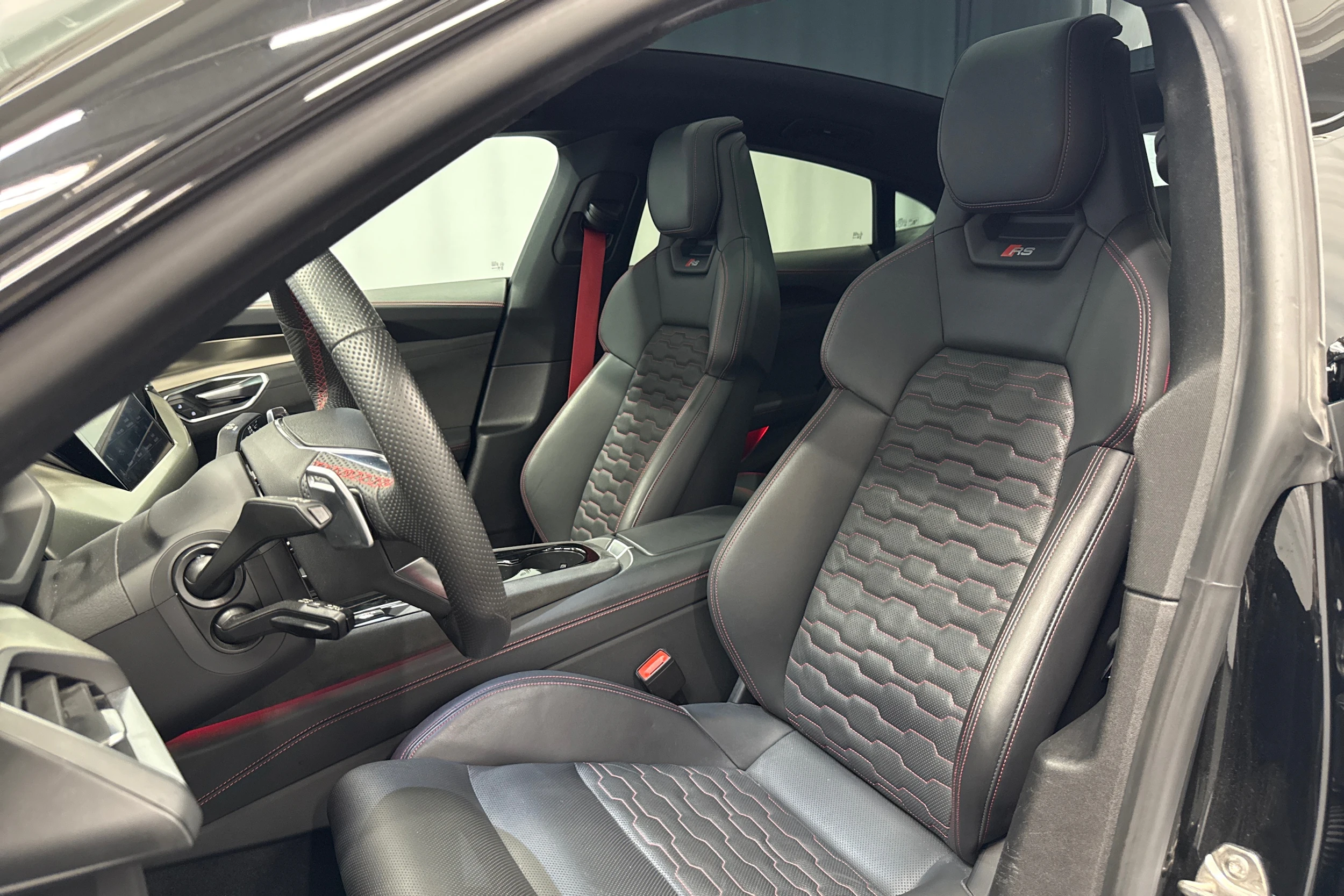 musta Audi RS e-tron 2022 kuva 36.
