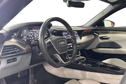 punainen Audi RS e-tron GT 2022 kuva 3.