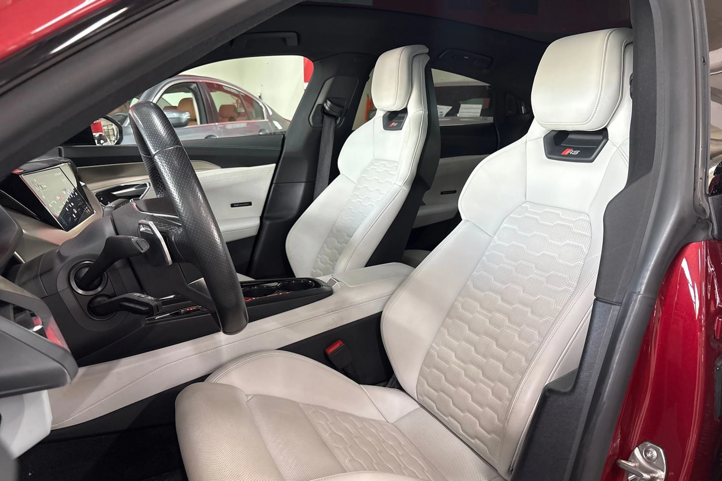 punainen Audi RS e-tron GT 2022 kuva 4.