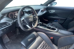 valkoinen Audi RS e-tron 2022 kuva 3.