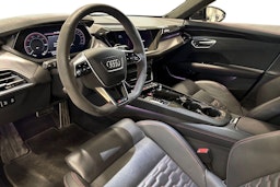 valkoinen Audi RS e-tron GT 2022 kuva 7.