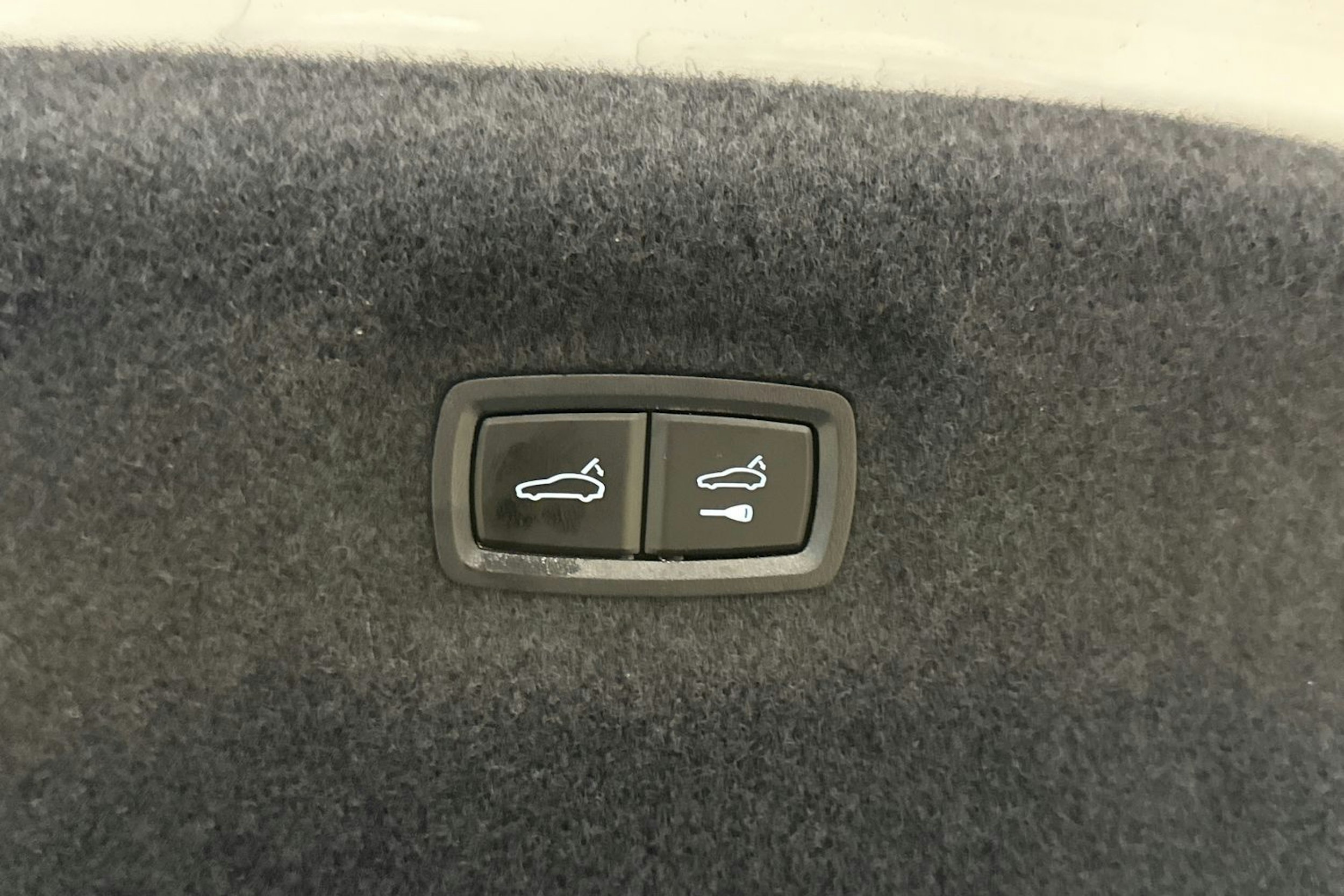 valkoinen Audi RS e-tron GT 2022 kuva 15.