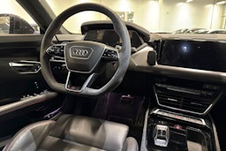 valkoinen Audi RS e-tron GT 2022 kuva 16.