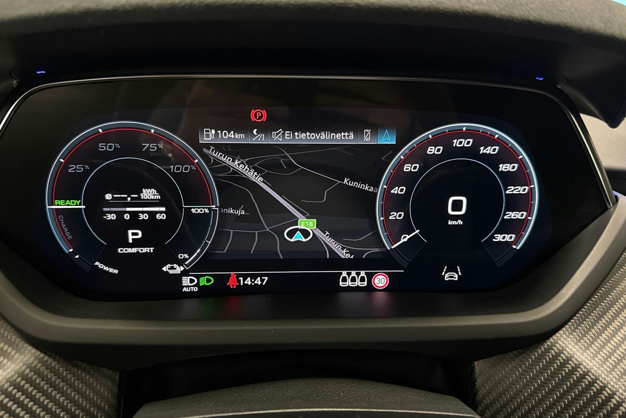 valkoinen Audi RS e-tron GT 2022 kuva 19.