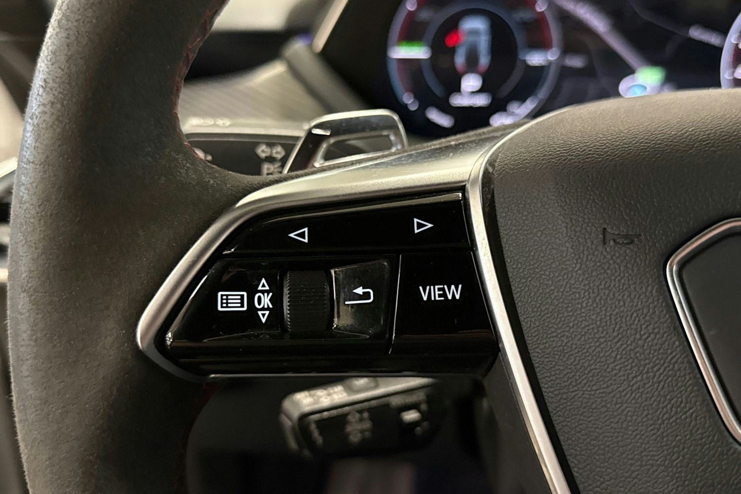 valkoinen Audi RS e-tron GT 2022 kuva 21.