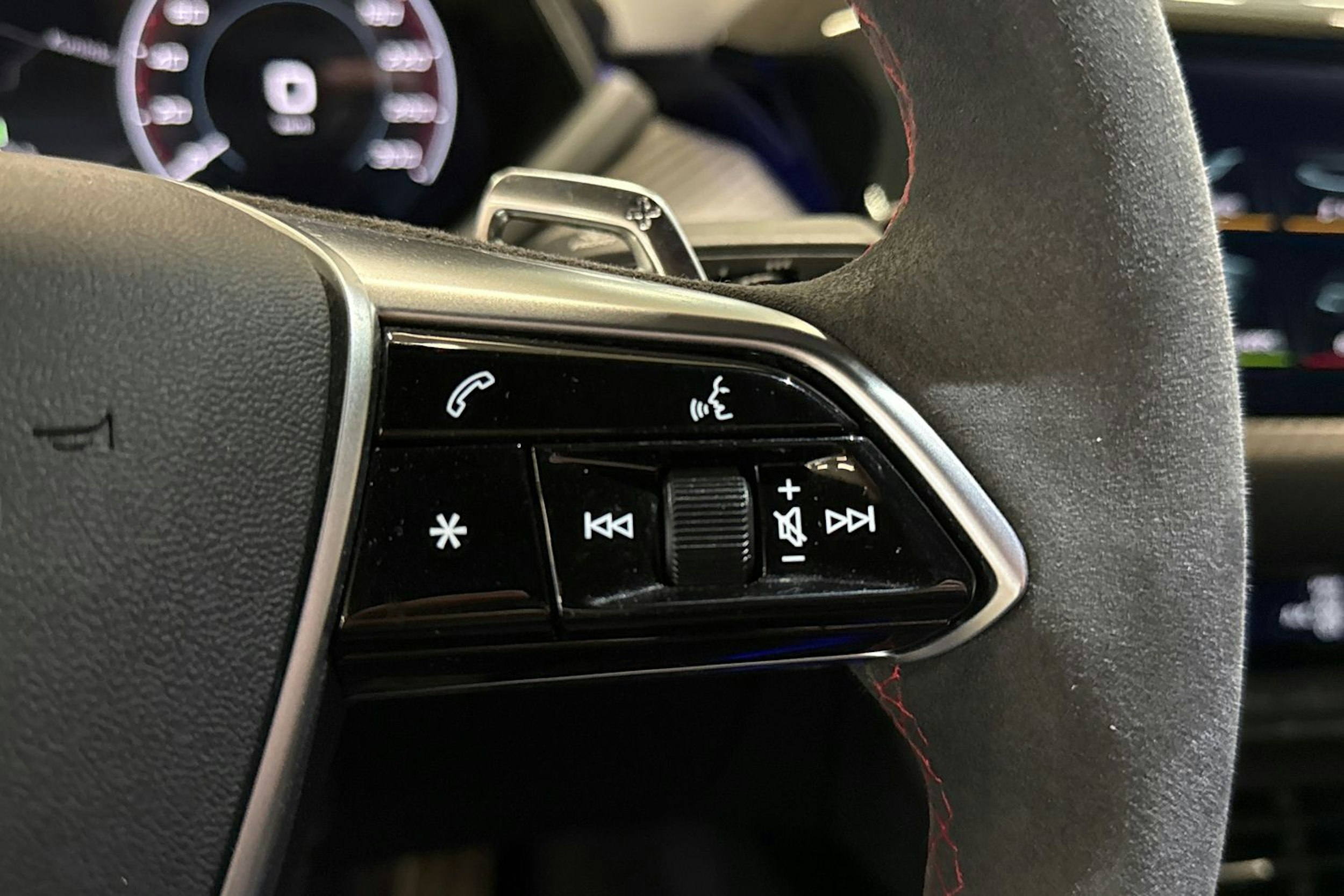 valkoinen Audi RS e-tron GT 2022 kuva 22.