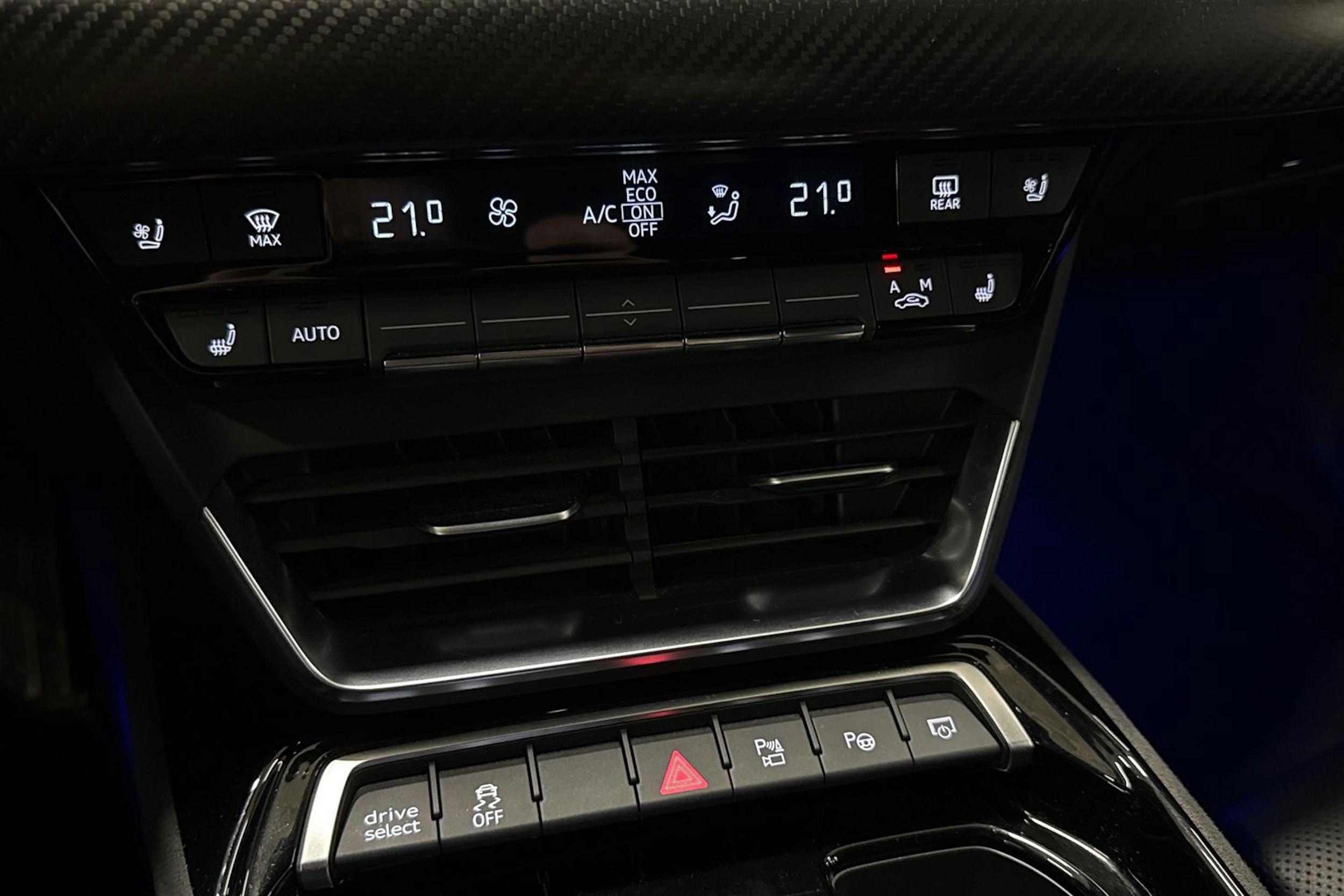 valkoinen Audi RS e-tron GT 2022 kuva 29.