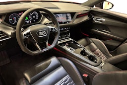 punainen Audi RS e-tron GT 2022 kuva 7.