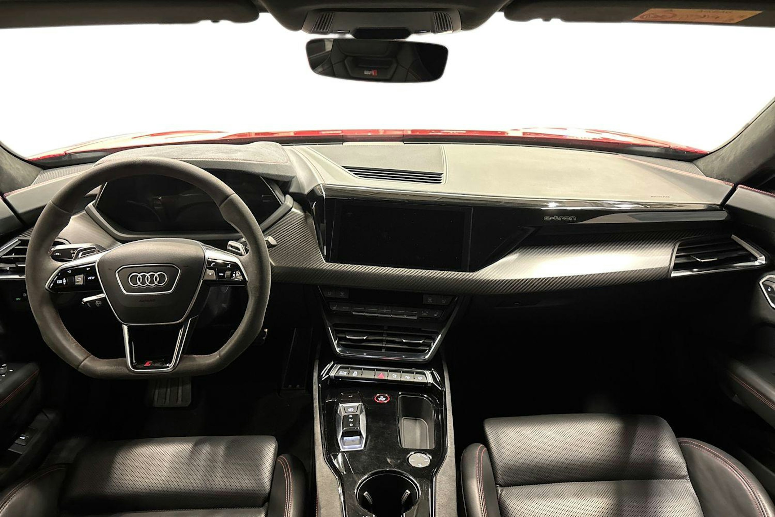 punainen Audi RS e-tron GT 2022 kuva 9.