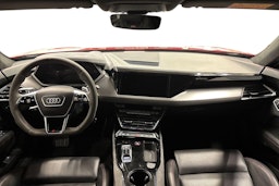 punainen Audi RS e-tron GT 2022 kuva 9.