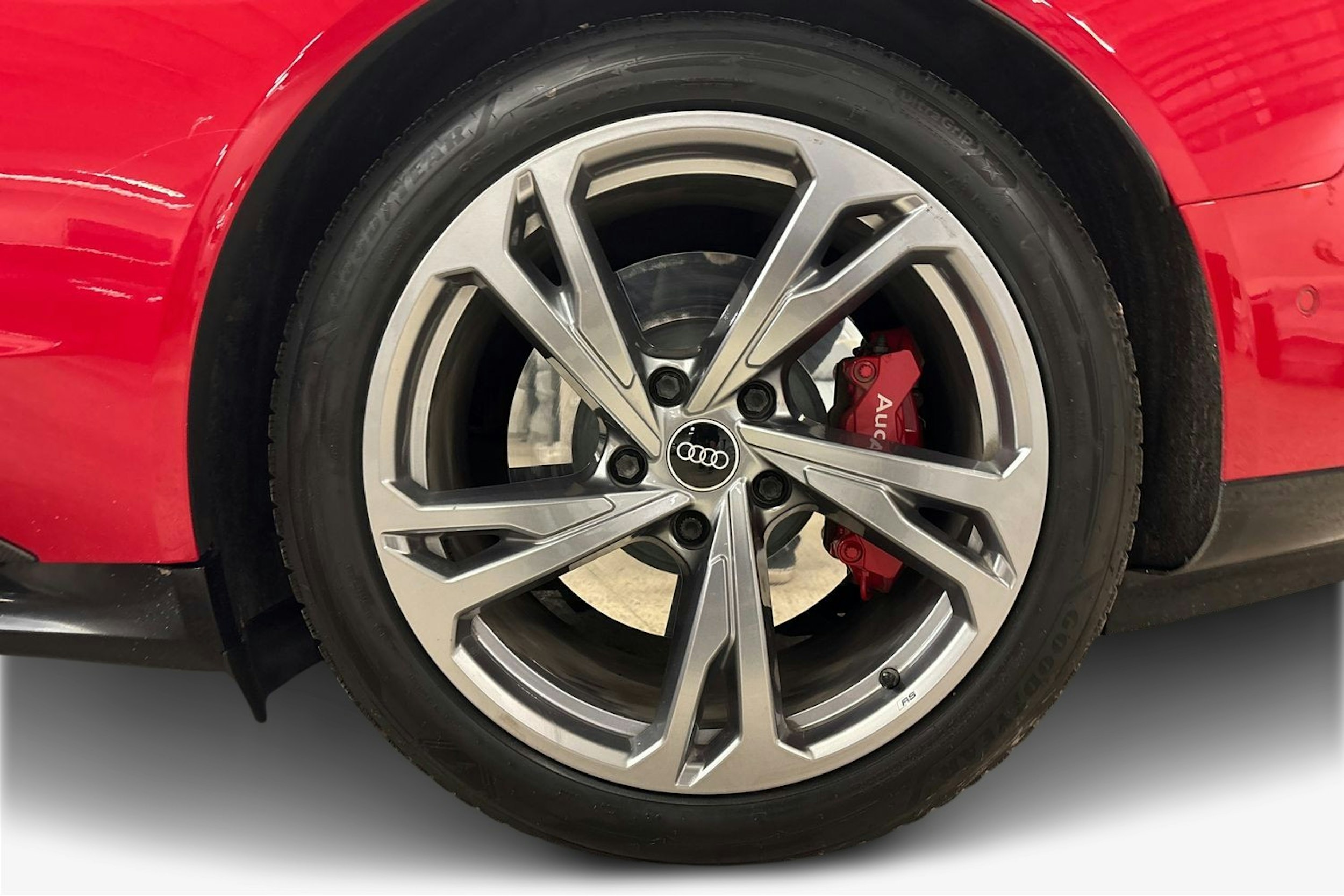 punainen Audi RS e-tron GT 2022 kuva 11.