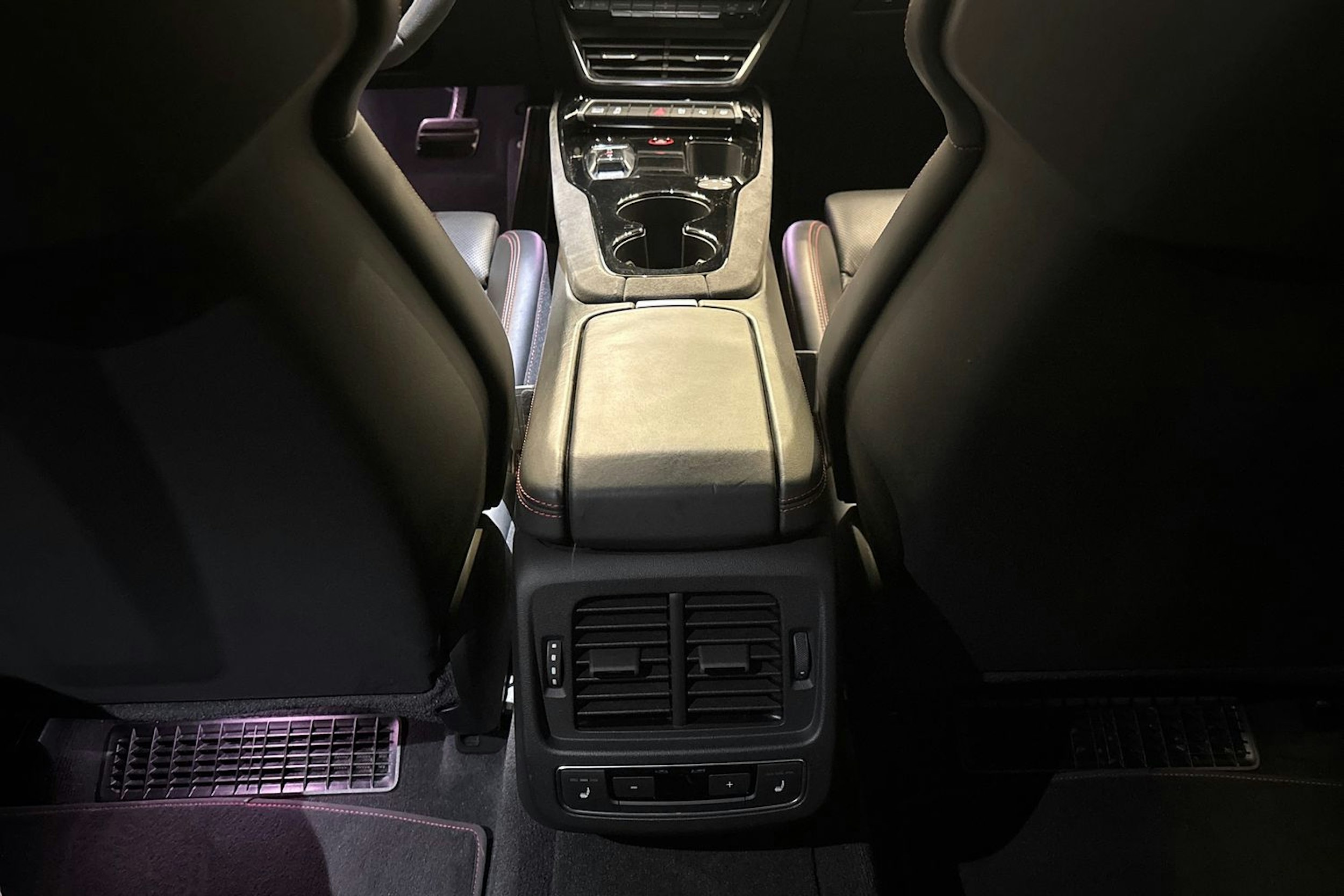 punainen Audi RS e-tron GT 2022 kuva 16.