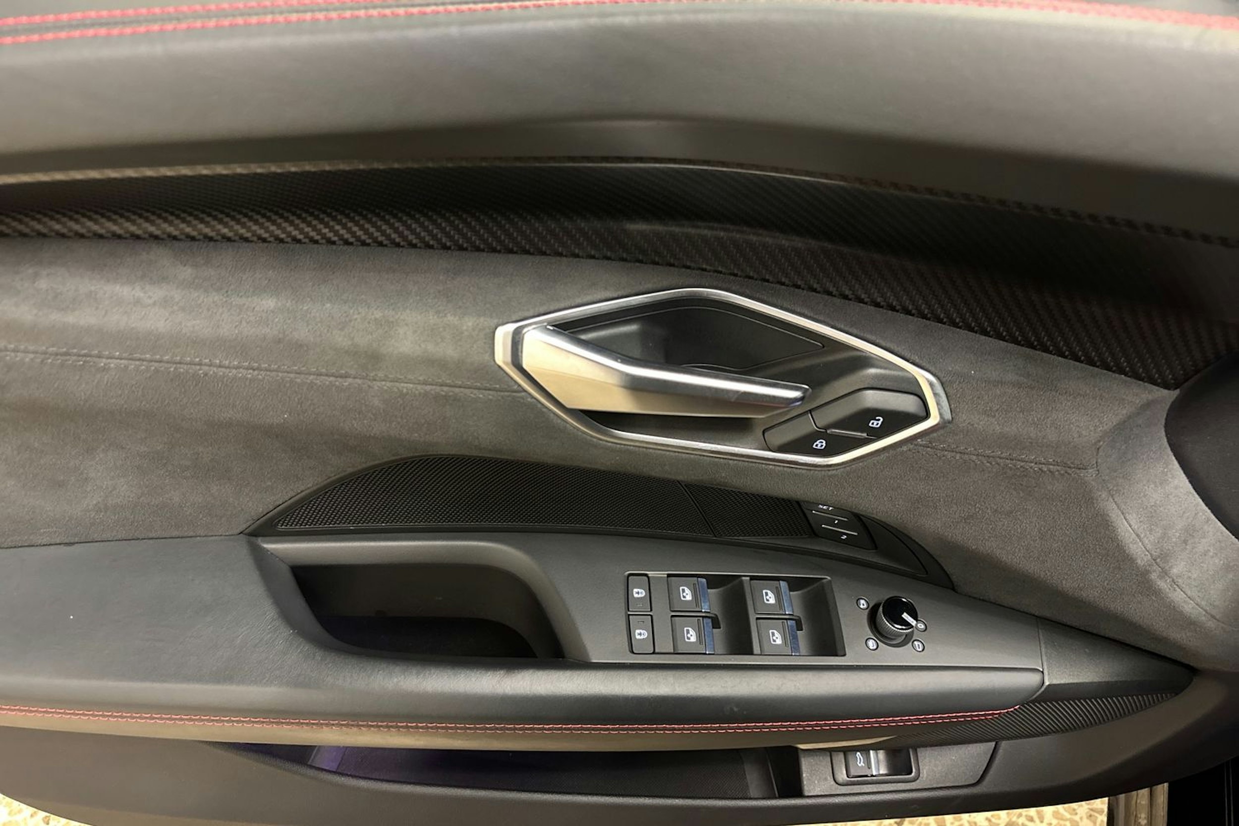 punainen Audi RS e-tron GT 2022 kuva 17.