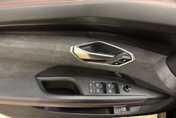 punainen Audi RS e-tron GT 2022 kuva 17.