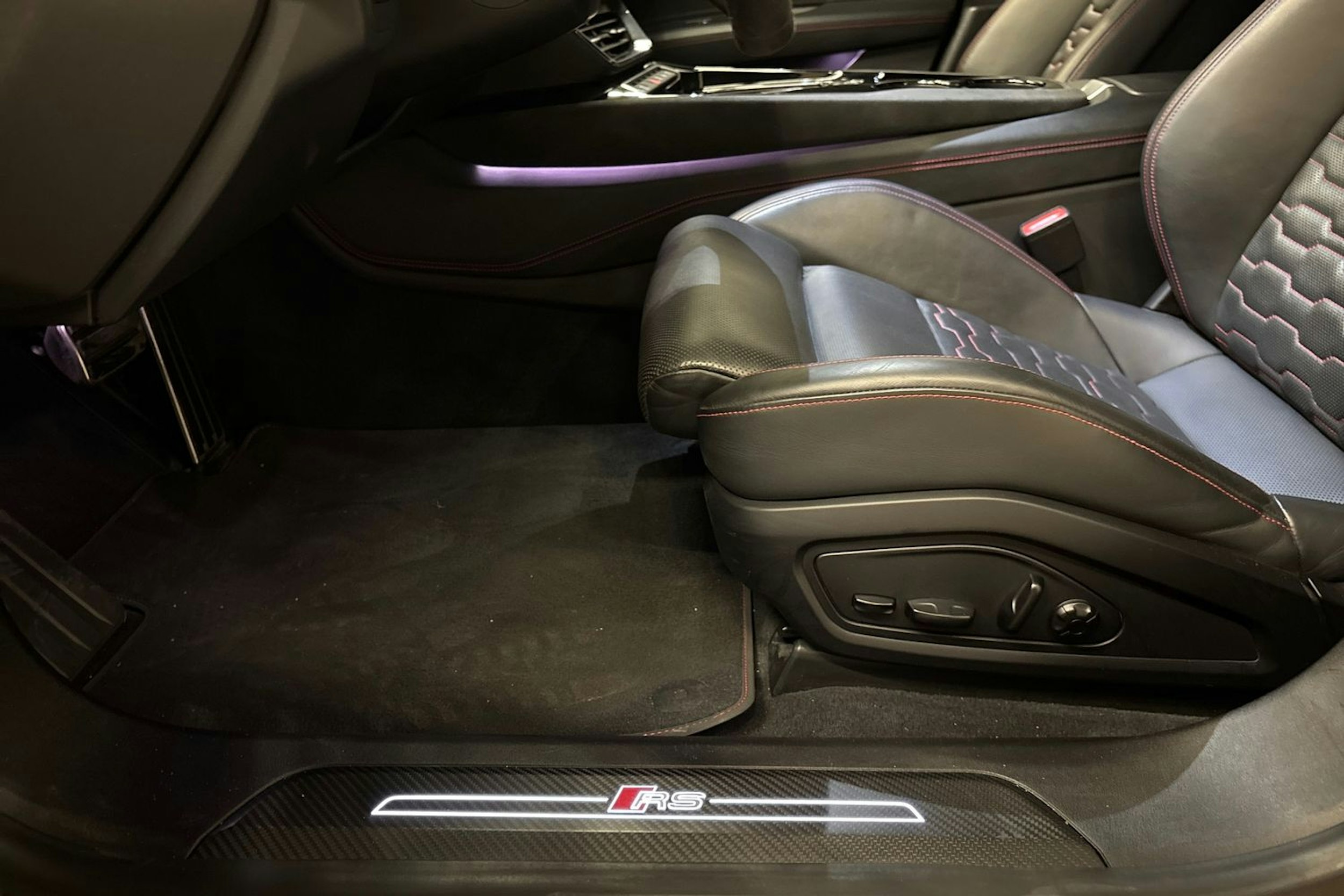 punainen Audi RS e-tron GT 2022 kuva 18.