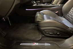 punainen Audi RS e-tron GT 2022 kuva 18.