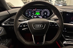 punainen Audi RS e-tron GT 2022 kuva 20.