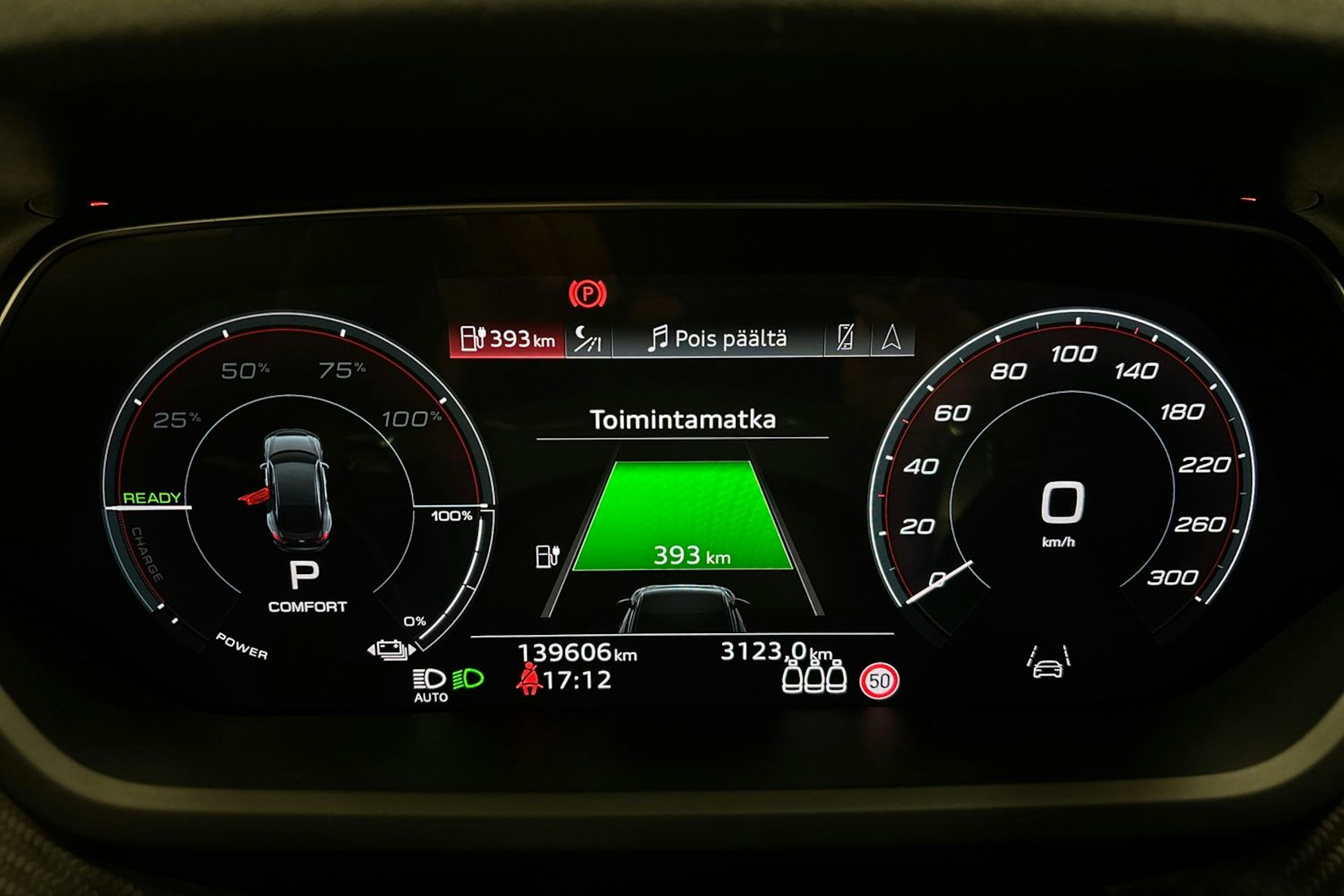 punainen Audi RS e-tron GT 2022 kuva 21.