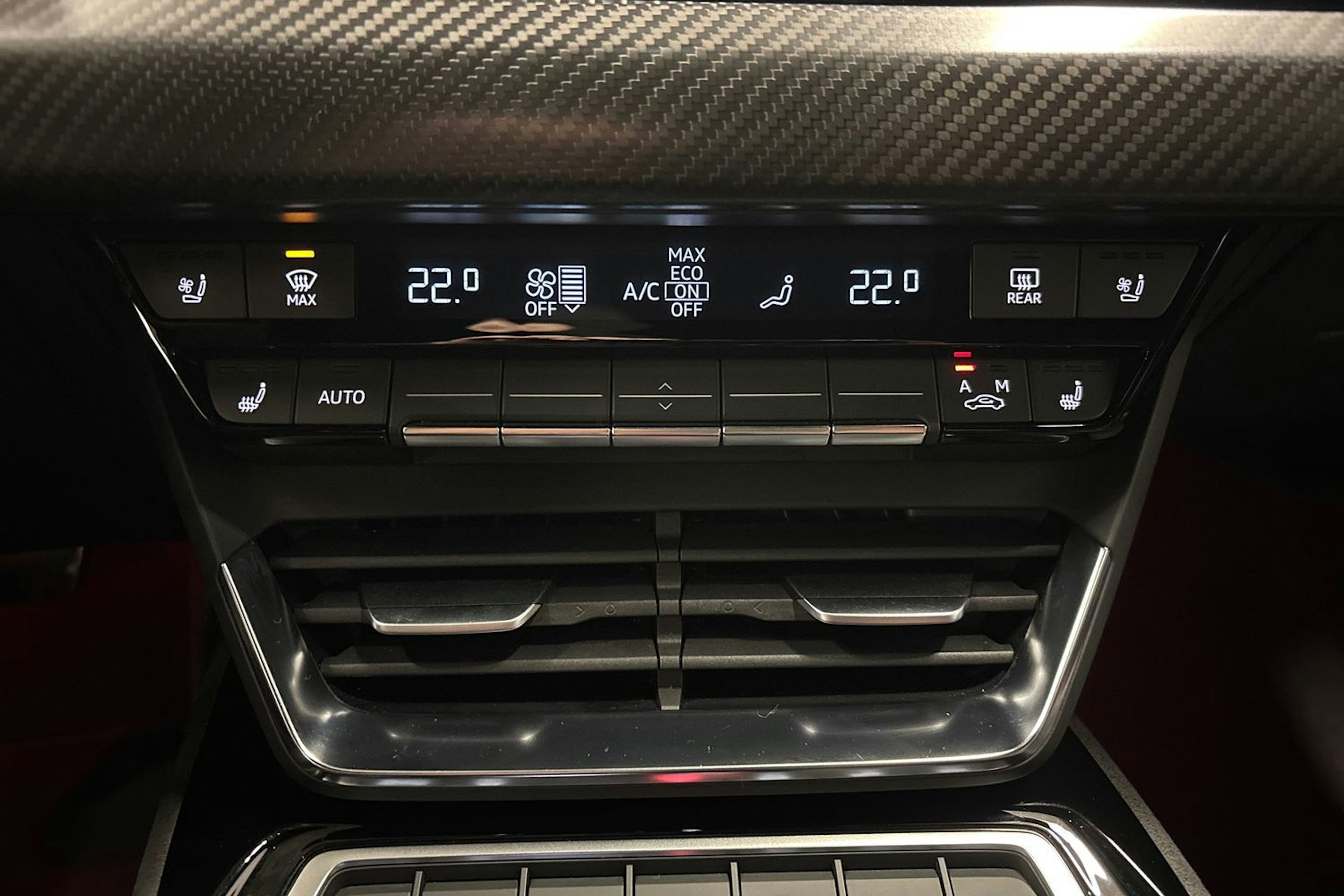 punainen Audi RS e-tron GT 2022 kuva 27.