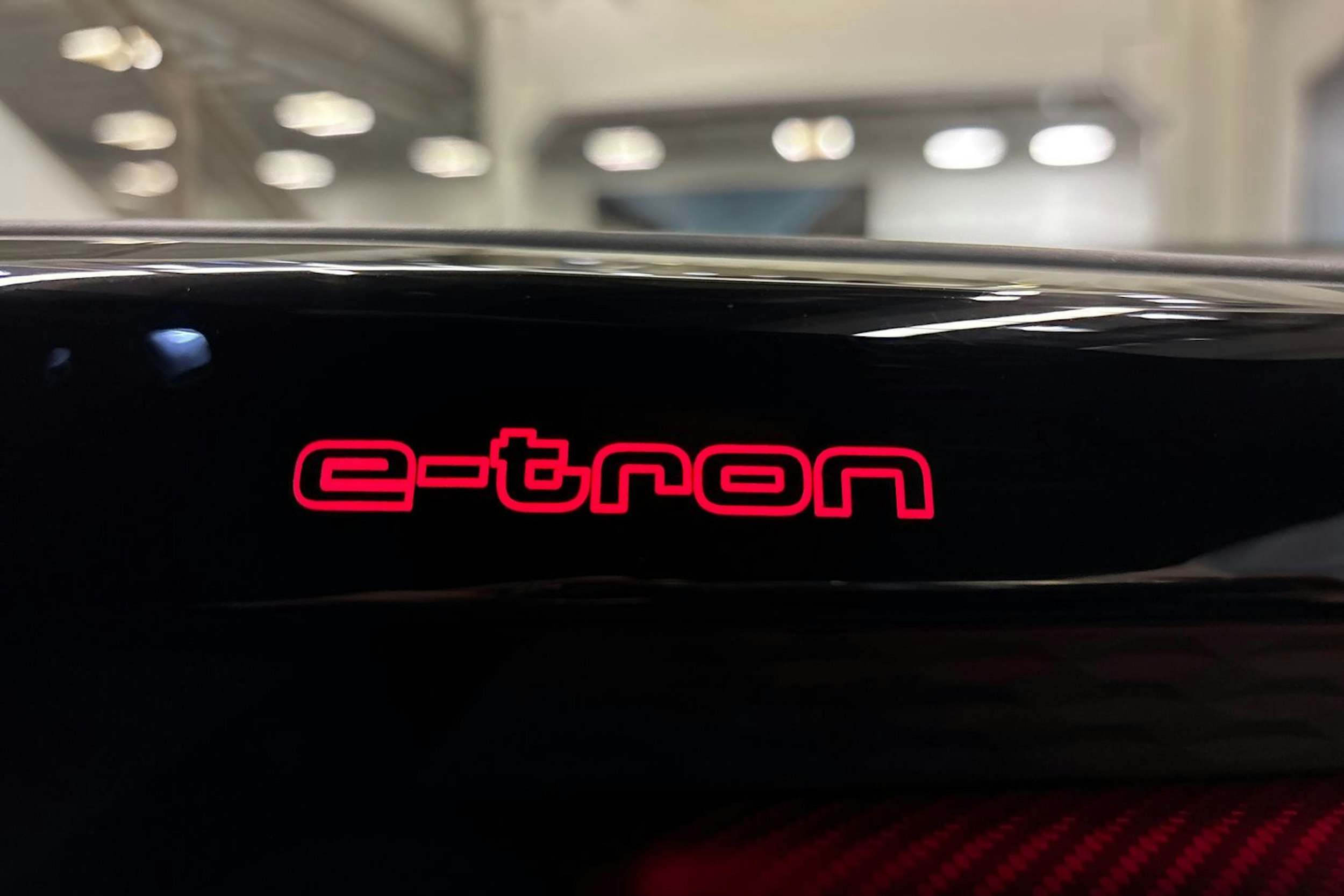 punainen Audi RS e-tron GT 2022 kuva 31.