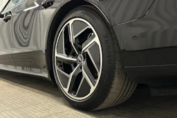 musta Audi RS e-tron GT 2022 kuva 10.
