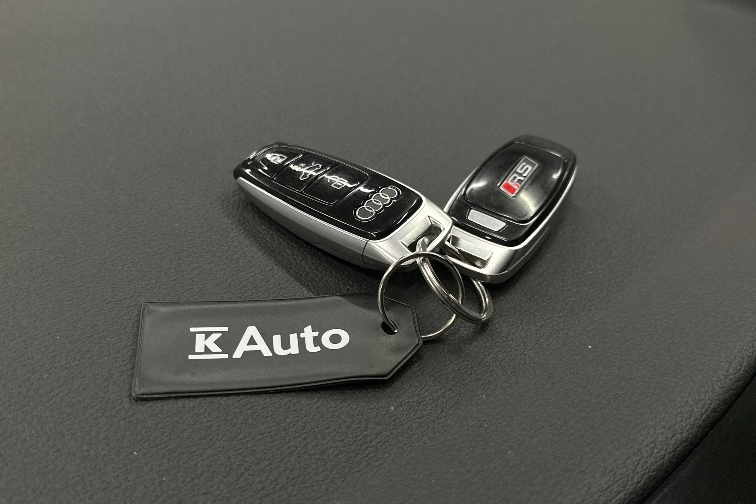 musta Audi RS e-tron GT 2022 kuva 38.