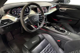 valkoinen Audi RS e-tron GT 2022 kuva 3.