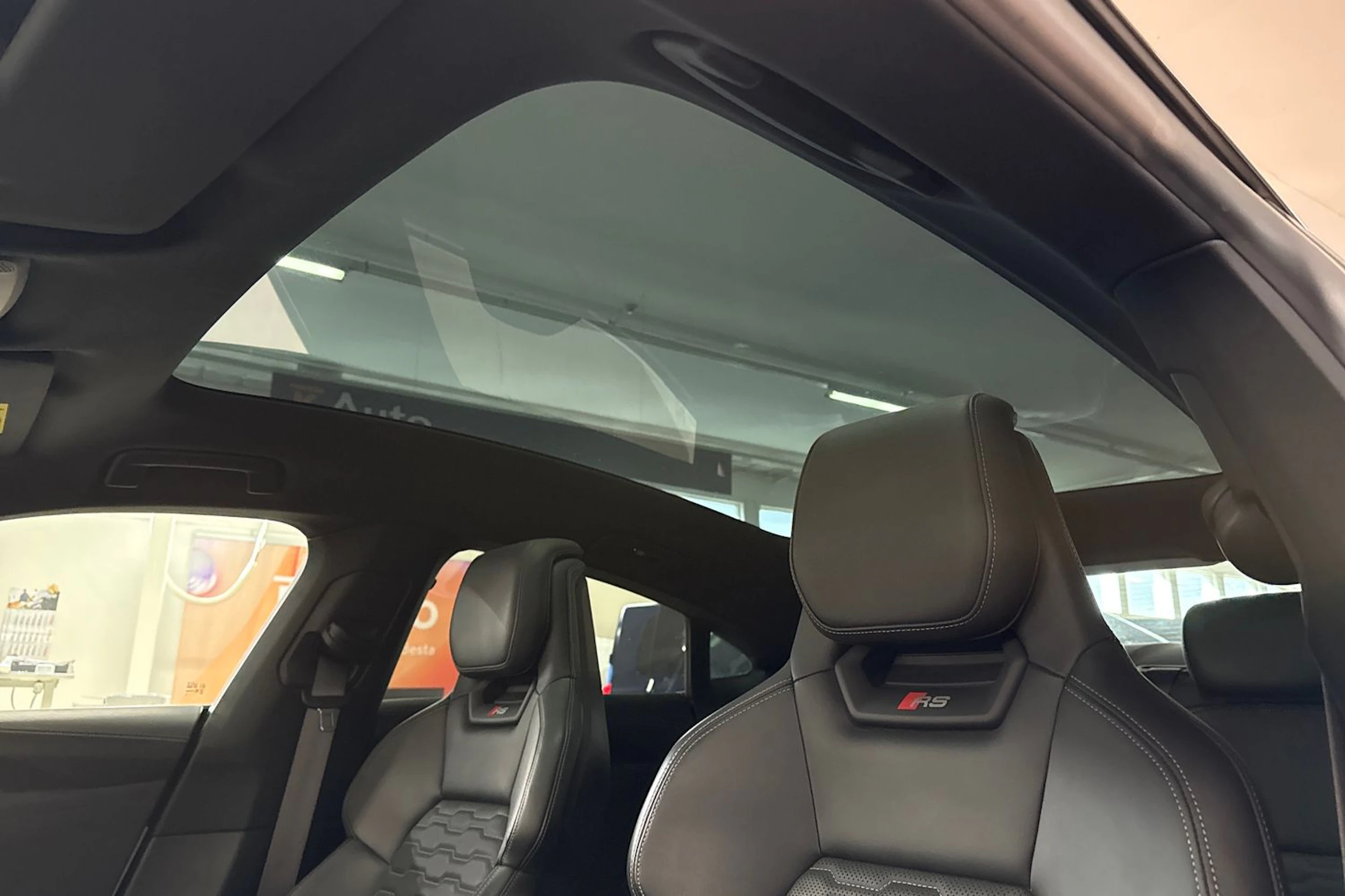 valkoinen Audi RS e-tron GT 2022 kuva 5.