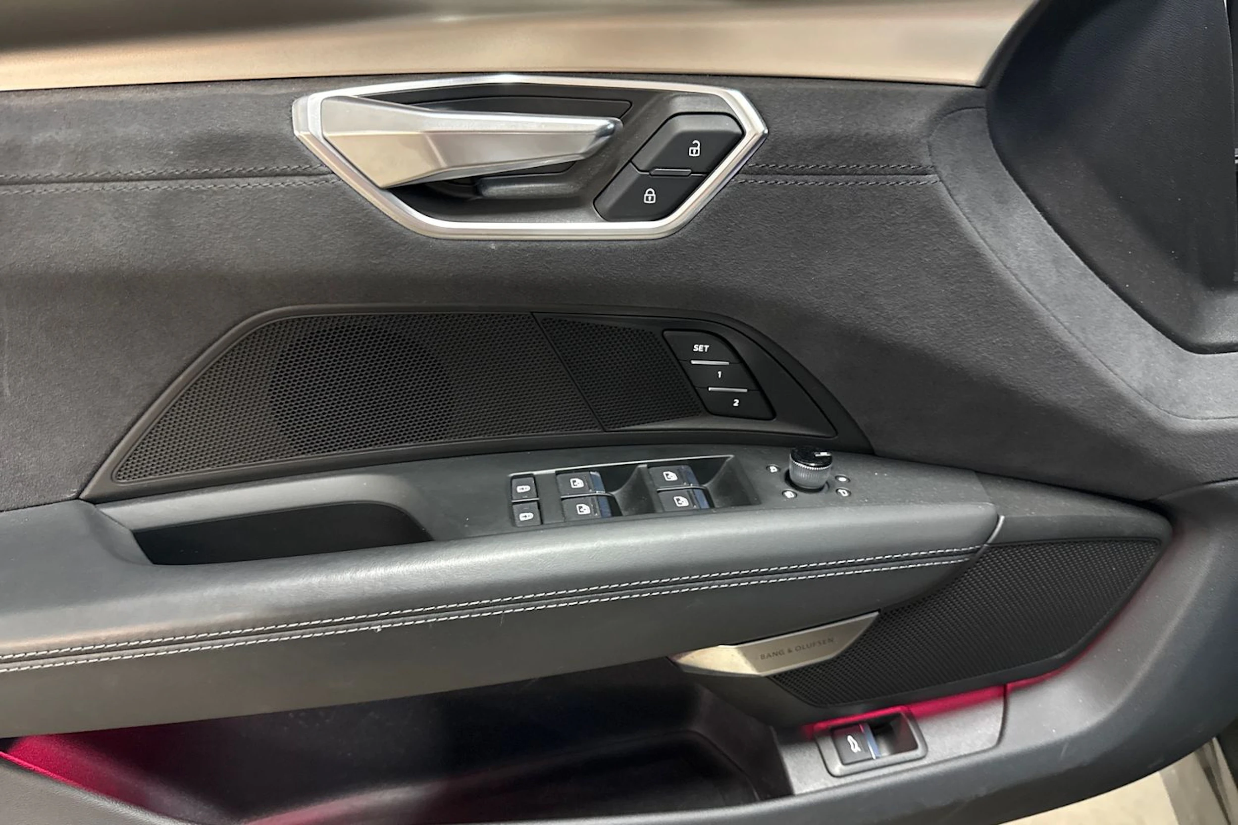 valkoinen Audi RS e-tron GT 2022 kuva 7.