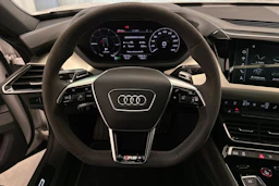 valkoinen Audi RS e-tron GT 2022 kuva 18.