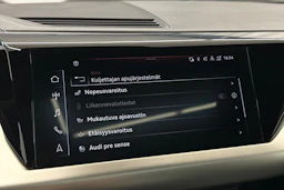 valkoinen Audi RS e-tron GT 2022 kuva 23.