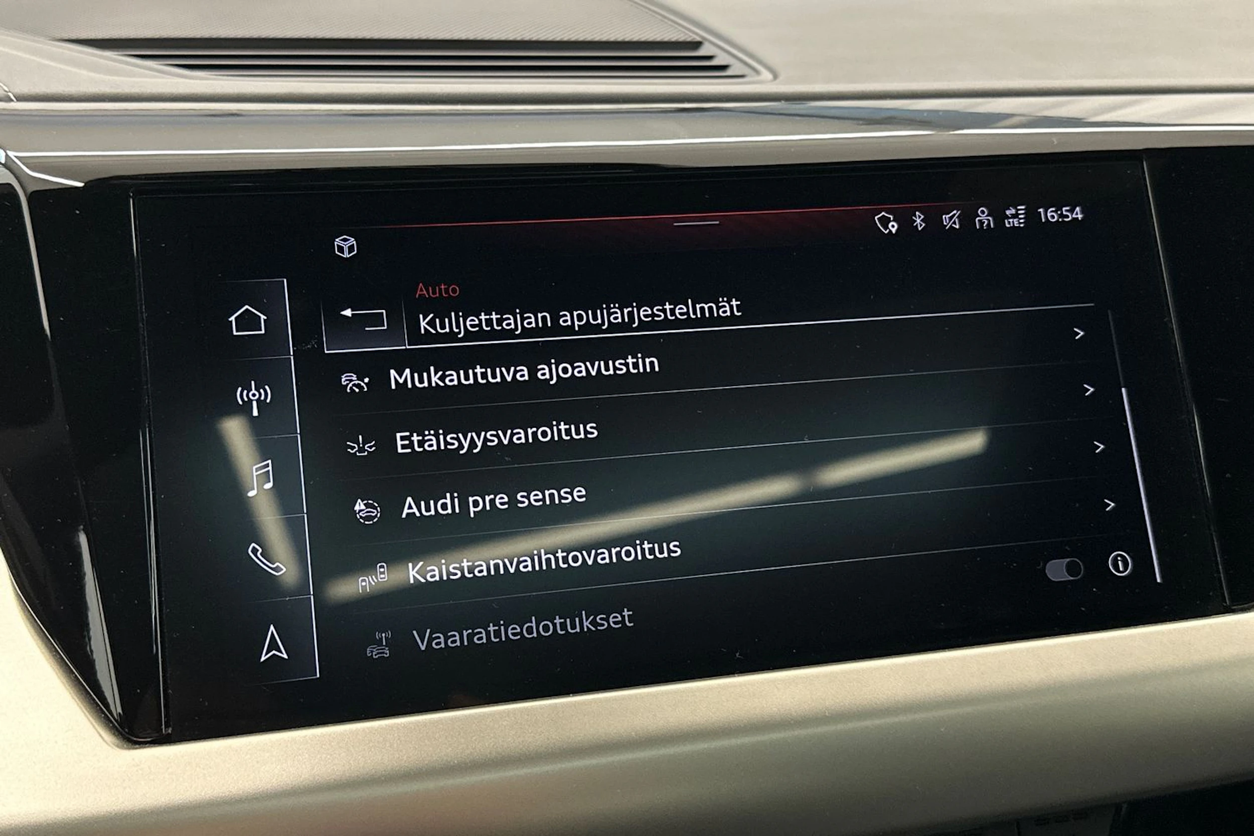 valkoinen Audi RS e-tron GT 2022 kuva 24.