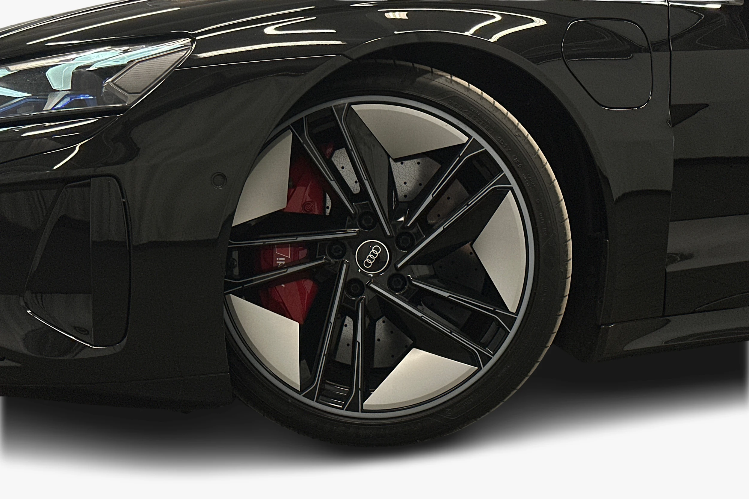 musta Audi RS e-tron GT 2022 kuva 9.