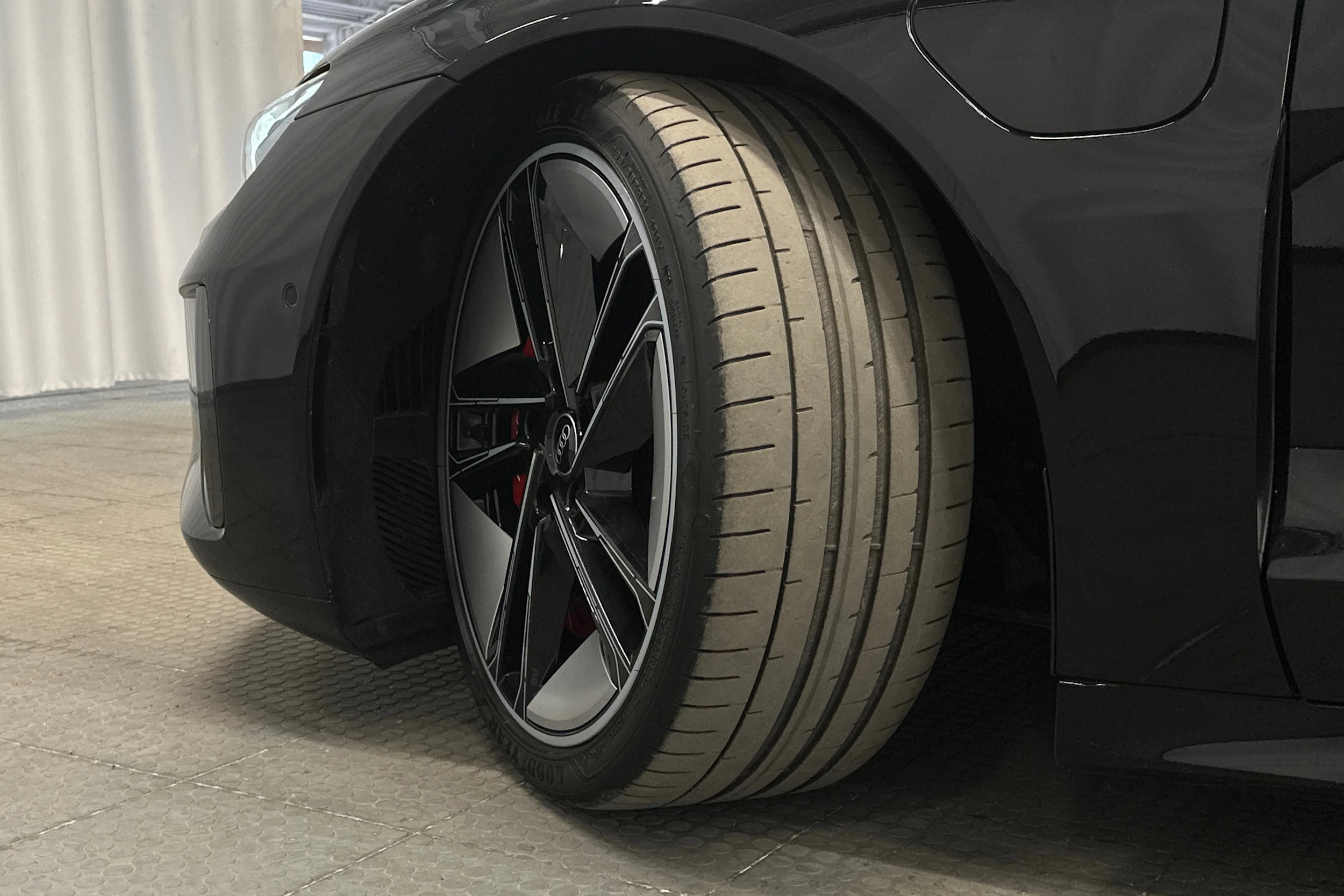 musta Audi RS e-tron GT 2022 kuva 10.