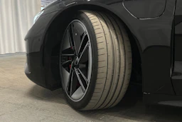 musta Audi RS e-tron GT 2022 kuva 10.