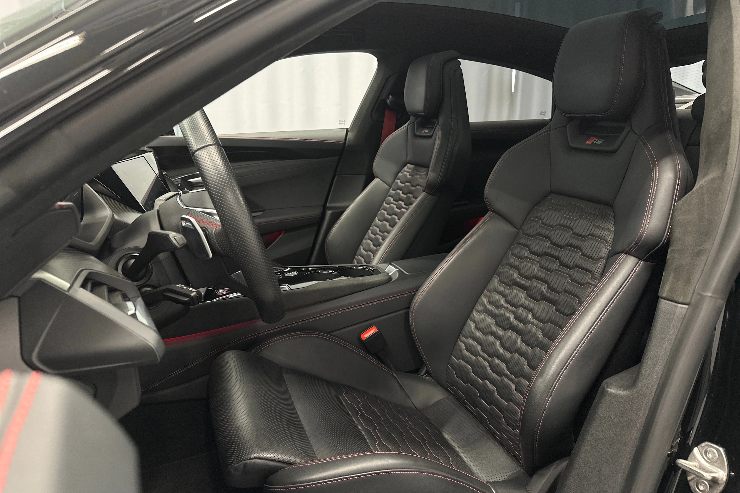 musta Audi RS e-tron GT 2022 kuva 14.