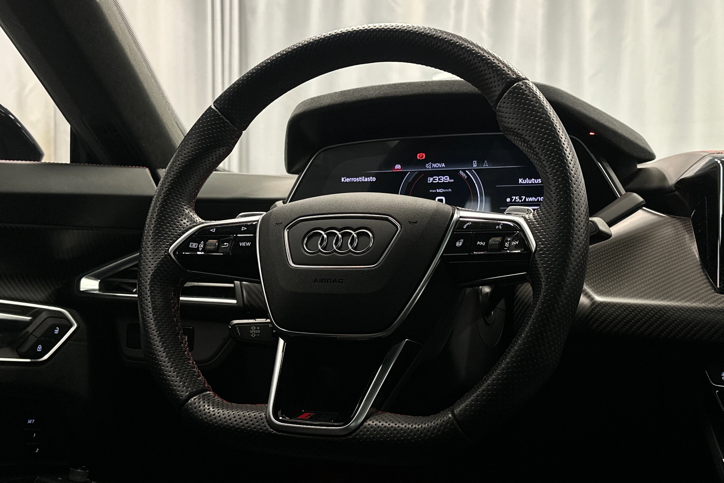 musta Audi RS e-tron GT 2022 kuva 19.