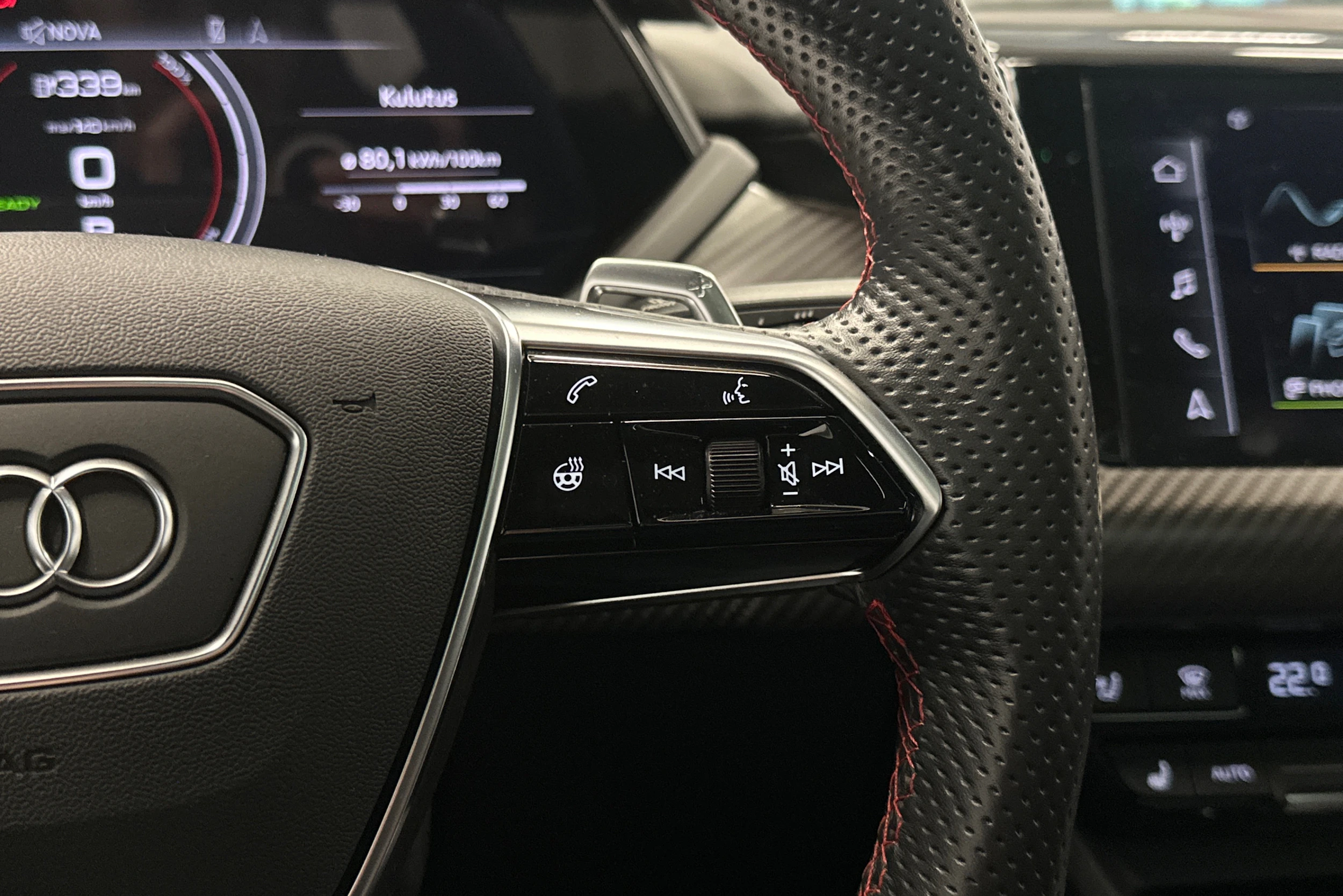 musta Audi RS e-tron GT 2022 kuva 21.