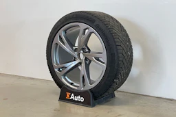 met. musta Audi RS e-tron GT 2022 kuva 10.