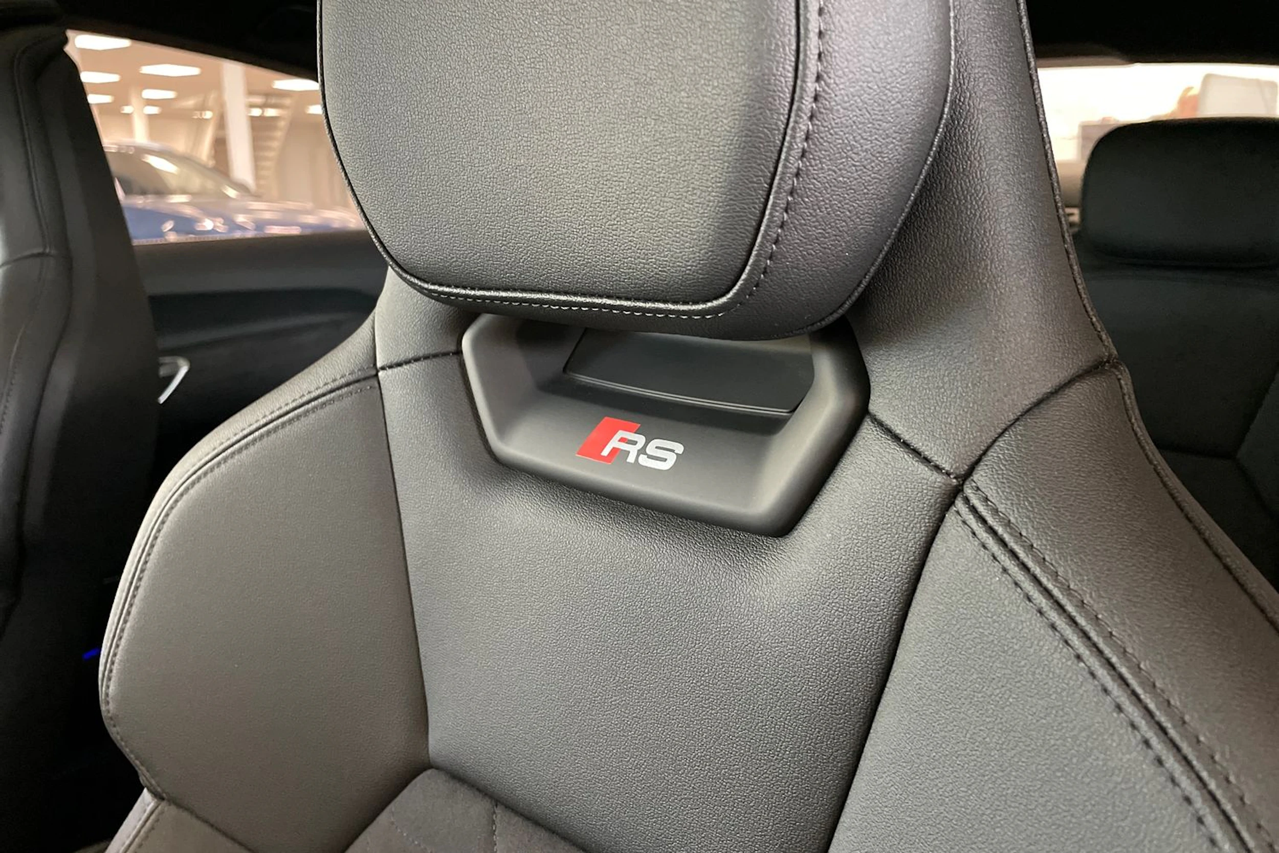 met. musta Audi RS e-tron GT 2022 kuva 11.