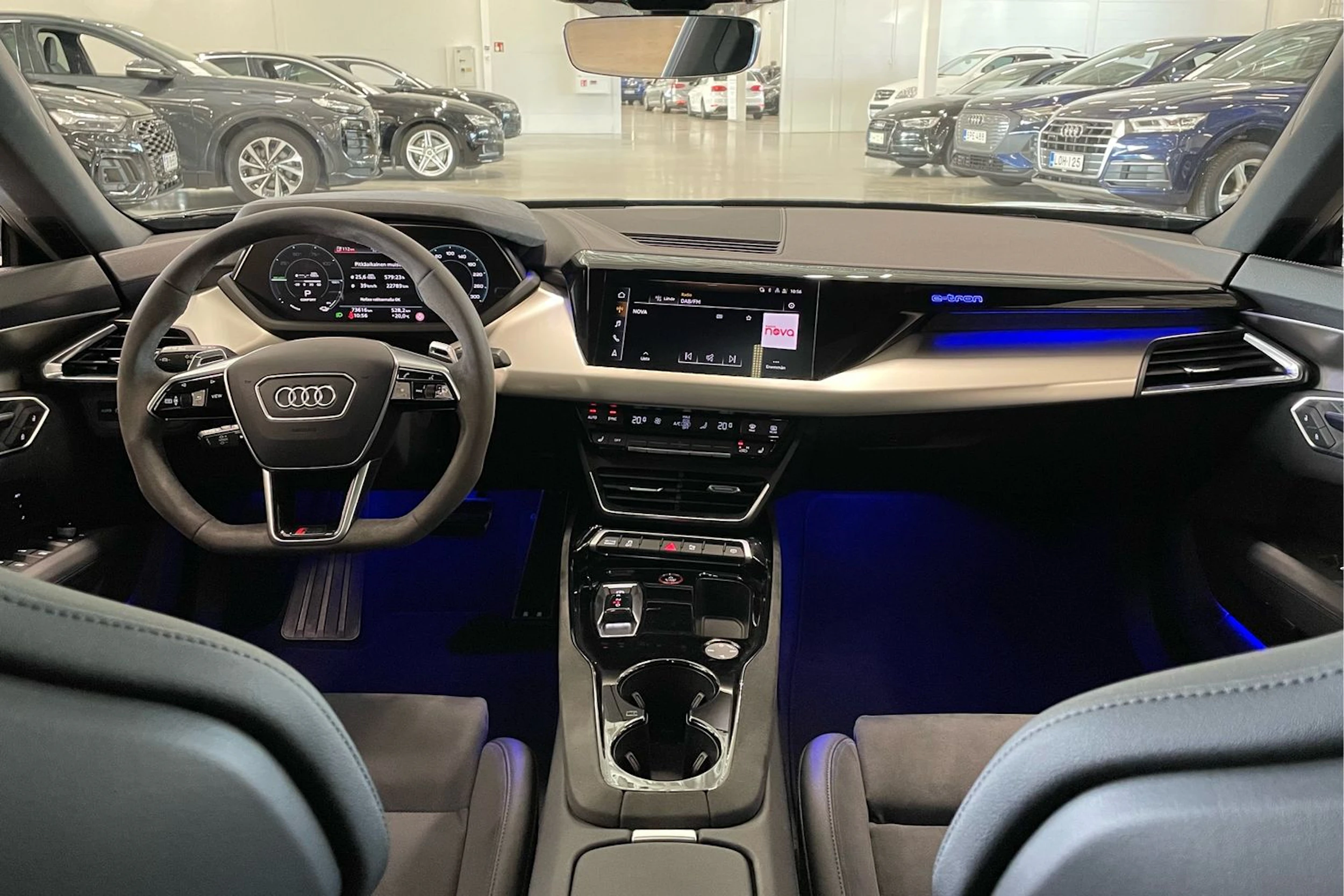 met. musta Audi RS e-tron GT 2022 kuva 13.