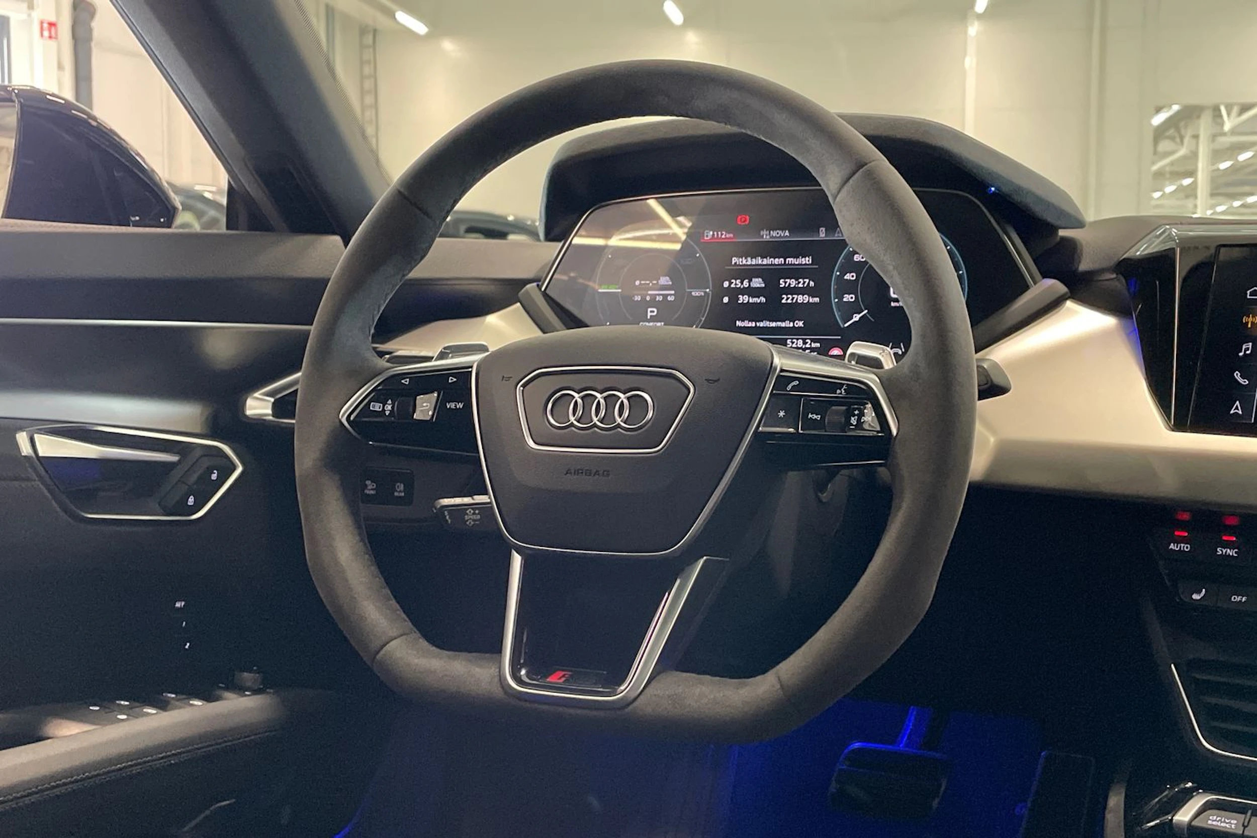 met. musta Audi RS e-tron GT 2022 kuva 14.