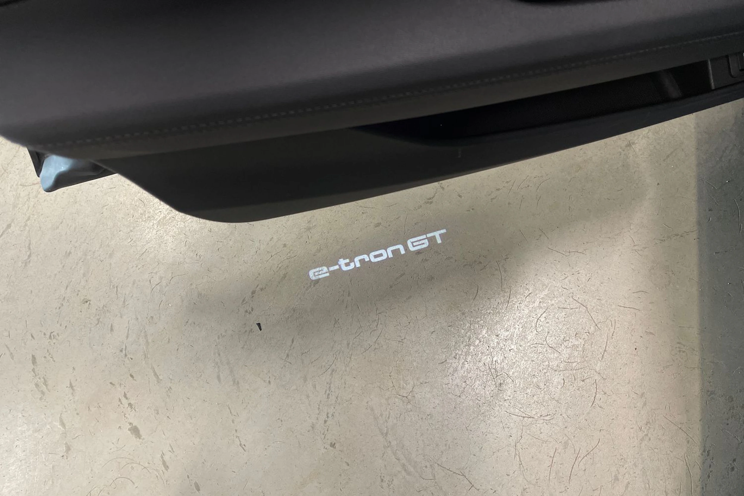 met. musta Audi RS e-tron GT 2022 kuva 33.