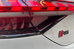 valkoinen Audi RS e-tron GT 2022 kuva 13.